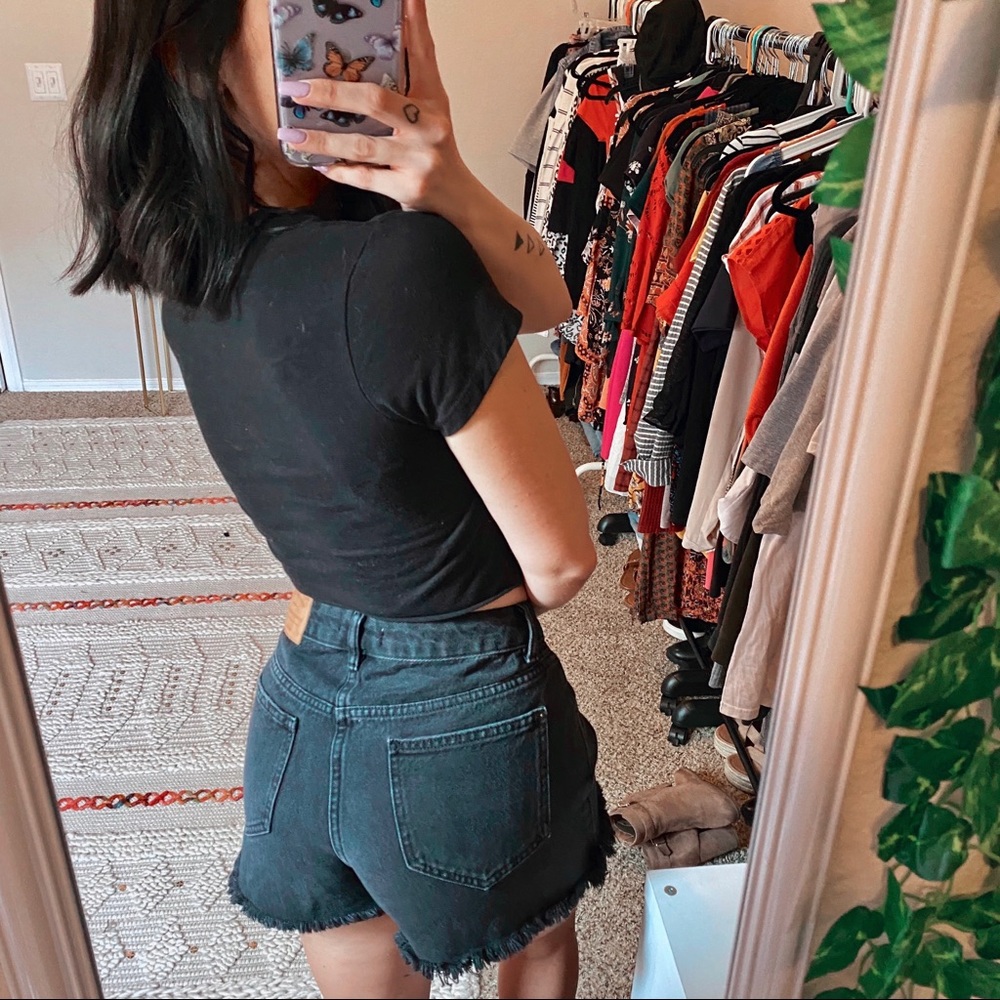 Sold ZARA Black High Rise Frayed Hem Denim Shorts - Picture 4 of 11